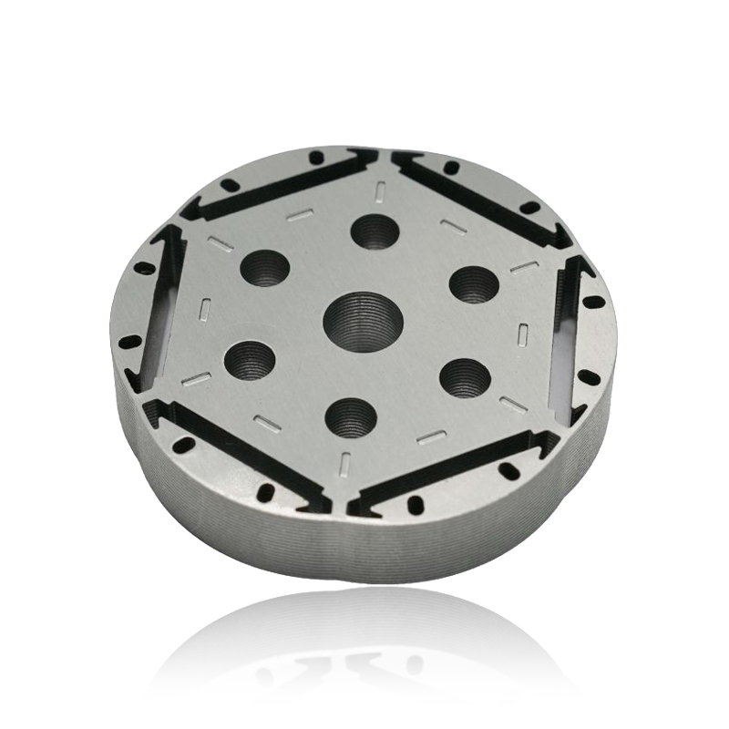 How does the Servo Motor Stator and Rotor Core contribute to reducing cogging and providing smooth operation during low-speed scenarios?
